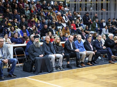 ΠΑΤΡΑ - ΦΩΤΟ: Εκατοντάδες στην πίτα του Προμηθέα