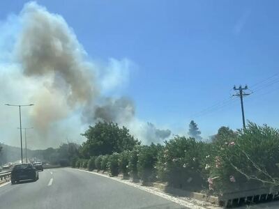 Μεγάλη φωτιά στη Ραφήνα δίπλα σε διάσπαρ...