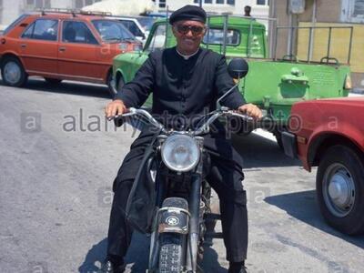 Σύρος: Ντον Τζώρτζης Δαλέζιος, o Ιερέας ...