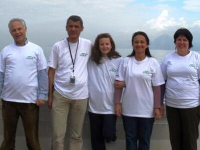 Κοντά στους εθελοντές για καθαρότερες ακ...