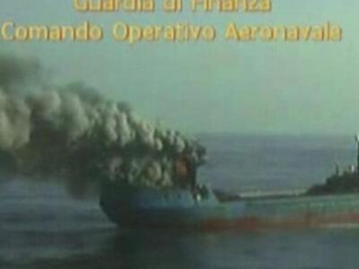 Έμποροι έκαψαν 10 τόνους χασίς εν πλω