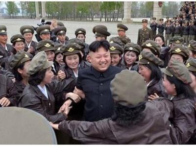 Βόρεια Κορέα: Σαν τρελές κάνουν οι γυναί...