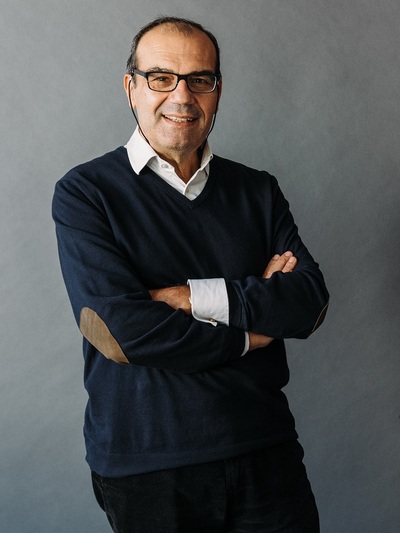 Ο συγγραφέας Νίκος Μπακουνάκης, φωτο Πάρ...