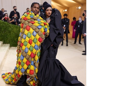 Με το φίλο της ASAP Rocky, ντυμένο by Er...