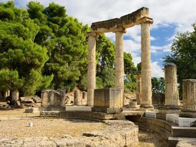 Ηλεία: Αδέσποτα όρμησαν σε επισκέπτες στ...