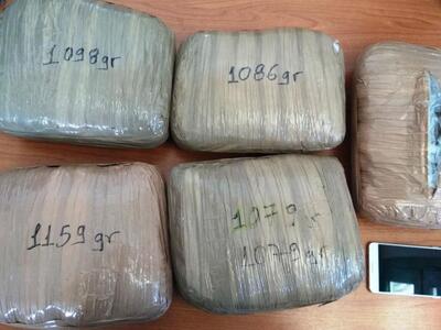 Μετέφερε πέντε κιλά χασίς με το υπεραστι...