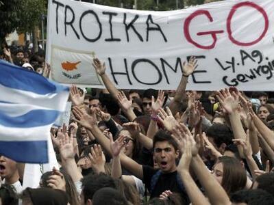 Reuters: Αύξηση ΦΠΑ, ΕΦΚ και ορίου συντα...
