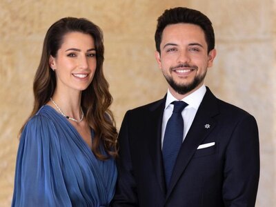 Με μπλε φόρεμα Kostarellos αρραβωνιάστηκ...