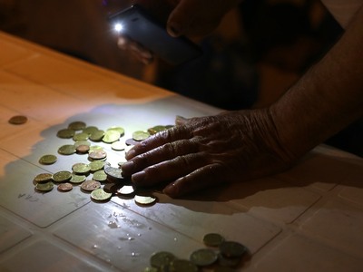 Κάνοντας ταμείο...