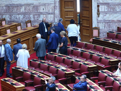 Βουλή: Επεισόδιο με Λαμπρούλη-Κωνσταντοπ...