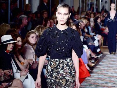 ΣΕ ΠΑΛΑΤΙ ΤΗΣ ΑΓΓΛΙΚΗΣ ΕΞΟΧΗΣ Η DIOR CRU...