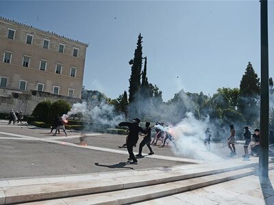 Ένταση και μολότοφ στο πανεκπαιδευτικό σ...