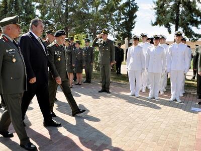 Το αμερικάνικο μοντέλο στο στρατό θέλει ...