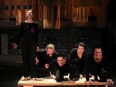 Απόψε η επίσημη πρεμιέρα της παράστασης ...