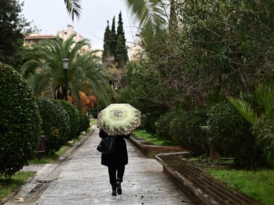 Καιρός: Συννεφιά και τοπικές βροχές- Πού...