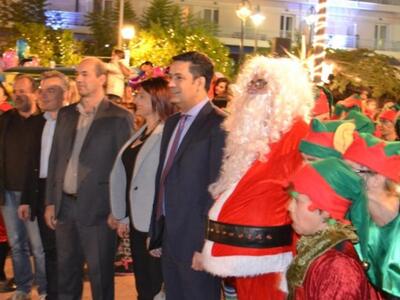 Αγρίνιο: H γιορτή ξεκίνησε με τη φωταγώγ...