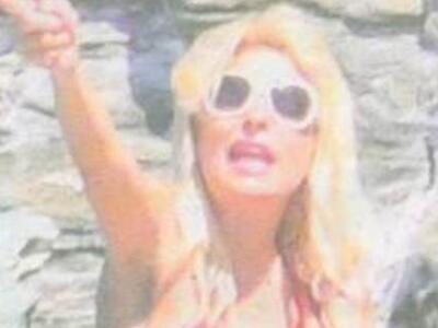 Έξαλλη η Μενεγάκη επιτέθηκε σε παπαράτσι...