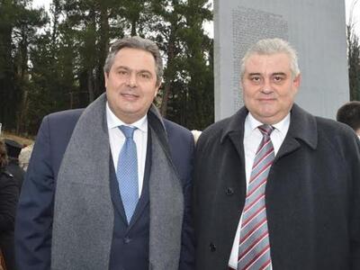 Ο Γιάννης Λαϊνιώτης απευθύνεται στους πο...