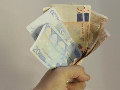 Μπλόκο της Εφορίας σε 300.000 καταθέτες ...