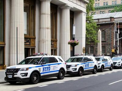 Ένας έφηβος πίσω από 2.000 ψεύτικους συν...