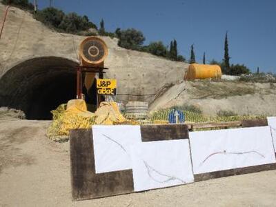 Οι εργολάβοι έχουν πάρει σχεδόν 4 δισ. ε...