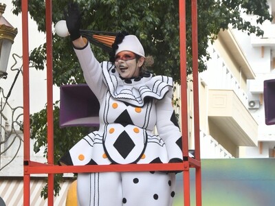 Μουσικό άρμα και Τελάλισσα θα μεταφέρουν...