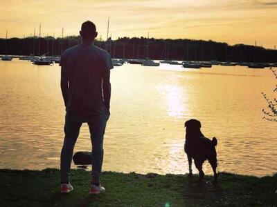 Συγκλονιστική φωτογραφία με τον σκύλο το...