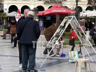 Ακόμη και ηλικιωμένοι κλέβουν λαχεία και...