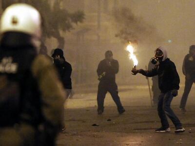 Επίθεση με μολότοφ εναντίον αστυνομικών ...