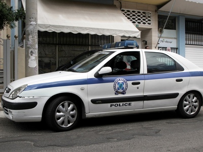 Τώρα! Ηλικιωμένη έχει πέσει στο μπαλκόνι...