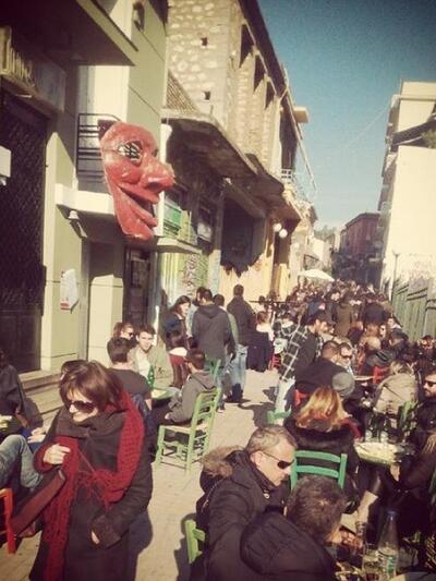 Τσίκνισε και η Ηφαίστου. Στη φωτ. μπροστ...