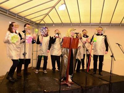 Μουσικολογώντας Καρναβαλικά στο Έσπερο -...