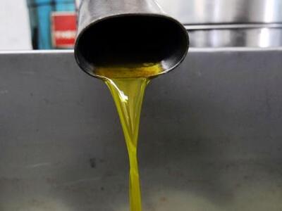 Κόψαμε ακόμη και το ελαιόλαδο! Πτώση στη...