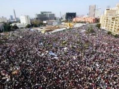 Πλημμυρίζει ξανά από διαδηλωτές η πλατεί...