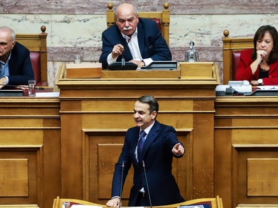 Βουλή: «Αρπάχτηκαν» Βούτσης-Μητσοτάκης- ...