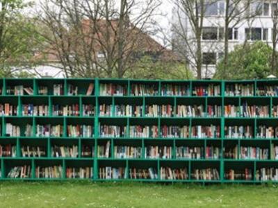 Υπαίθρια, 24ωρη δανειστική βιβλιοθήκη στ...