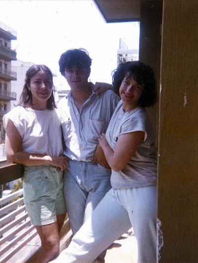 O Κωνσταντίνος Φλαμής (στη φωτό με την μ...