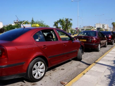 Πάτρα: Δυο ημέρες χωρίς ταξί- Αυτοκινητο...