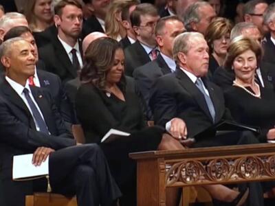 Ο Τζορτζ Μπους εφοδίασε καραμέλες την Ομ...