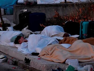 Σε δρόμους και αυτοκίνητα διανυκτέρευσαν...