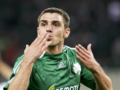 Όλο και πιο πολλοί επώνυμοι αντιδρούν στ...