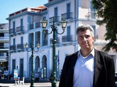 Δήμαρχος Τήνου: Βάζω τα εισιτήρια στον Στουρνάρα