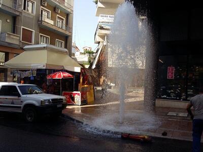 Σιντριβάνι στο κέντρο του Αγρινίου από σ...