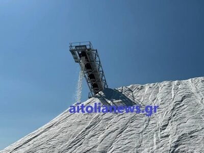 Μεσολόγγι: Η συγκομιδή του αλατιού στην ...