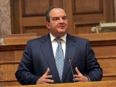 O Καραμανλής ψαρεύει ιχθείς και οι υποψη...