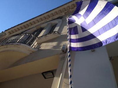 Πάτρα: Πόσες γαλανόλευκες σημαίες είδαμε...