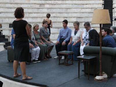 Στη φωτ. οι "Ταξιδευτές της Πρόζας&...