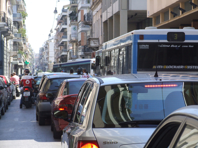 Πέρασαν οι κορύνες αλλά με ζωηρές αντιδράσεις