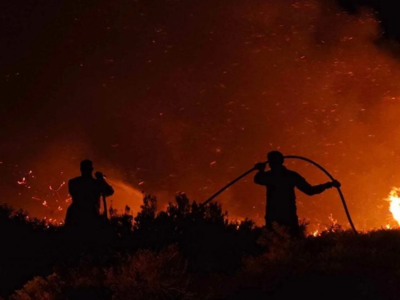 Εύβοια: Συνεχίζεται η μάχη με τις φλόγες...