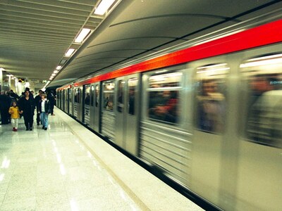 Μετρό: Γυναίκα έπεσε στον σταθμό του Αιγ...